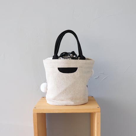 Pompom zomia drawstring bag〈ベーシック〉【TOMOO DESIGNS】