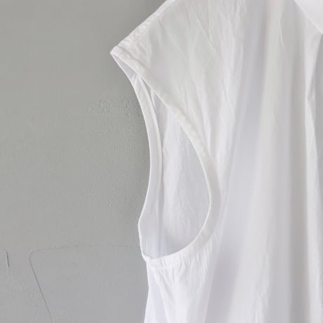 シャリっと涼しい、ノースリーブブラウス【Cotton House Aya】