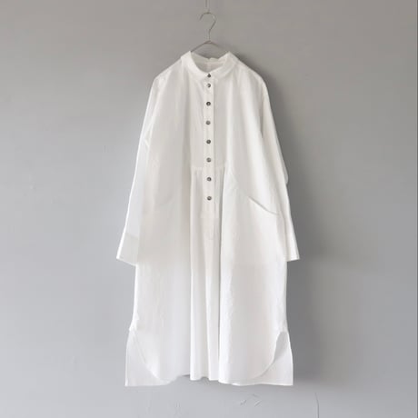 Cotton House Ayaの白のロングブラウス