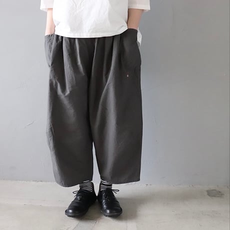 快晴堂のサイドポケットパンツ〈チャコール〉