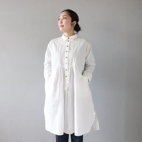 Cotton House Ayaの白のロングブラウス