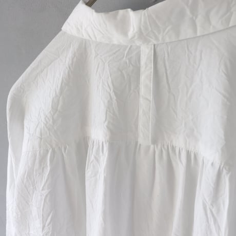 Cotton House Ayaの白のロングブラウス