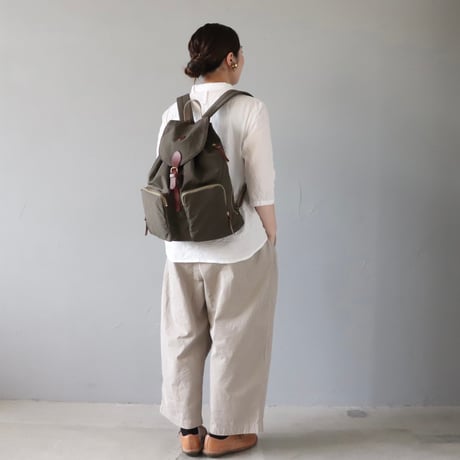 CLEDRANのナイロンリュック〈オリーブ〉