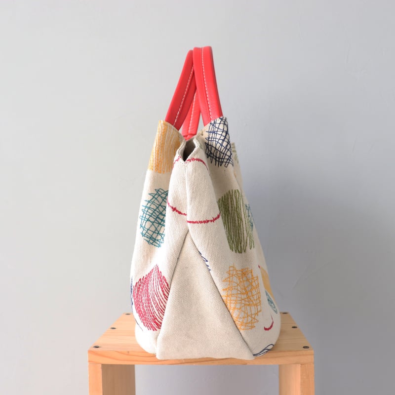 たっぷり入る！ドットのまるまるバッグ〈キナリ〉【T.A design