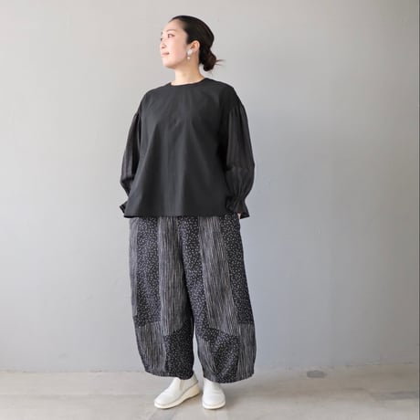 フリルそでの大人プルオーバー〈黒〉【Fauna and Flora×ZIPANG】