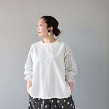 フリルそでの大人プルオーバー〈白〉【Fauna and Flora×ZIPANG】