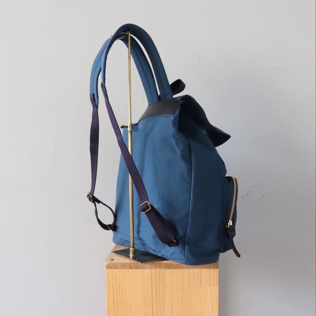 CLEDRANのナイロンリュック〈ネイビー〉