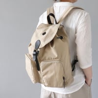 CLEDRANのナイロンリュック〈サンド〉