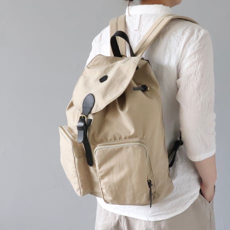 CLEDRANのナイロンリュック〈サンド〉