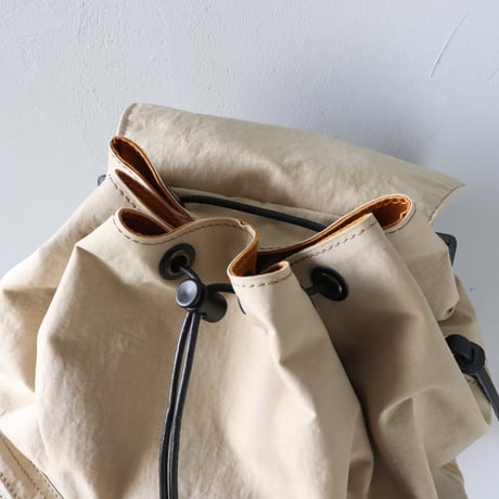 CLEDRANのナイロンリュック〈サンド〉