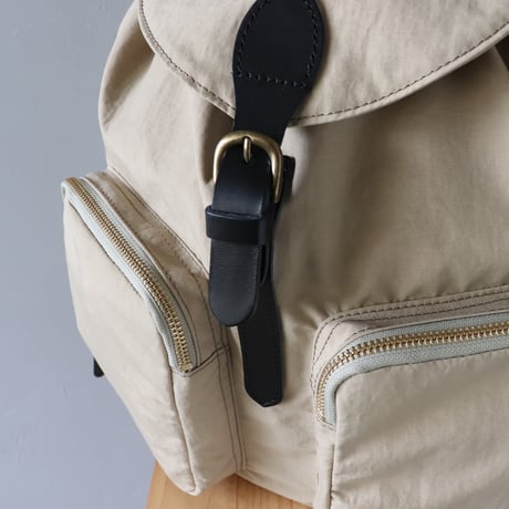 CLEDRANのナイロンリュック〈サンド〉