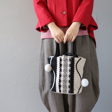 Pompom zomia drawstring bag〈ベーシック〉【TOMOO DESIGNS】