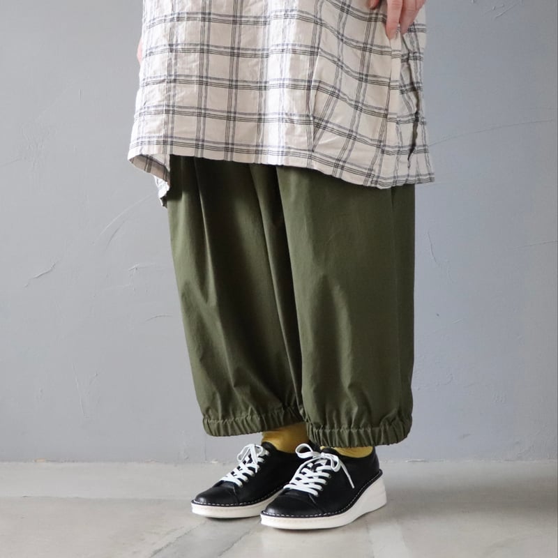 クラージュさんにつくってもらったタックワイドパンツ〈カーキ クラージュさんにつくってもらったタックワイドパンツ〈カーキ