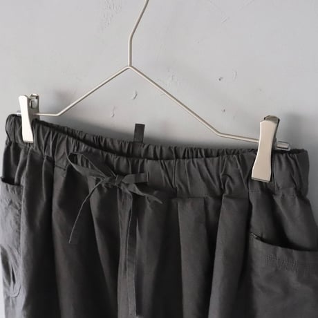 快晴堂のサイドポケットパンツ〈チャコール〉