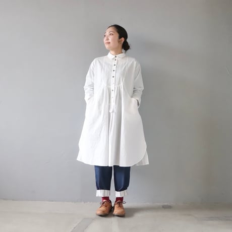 Cotton House Ayaの白のロングブラウス