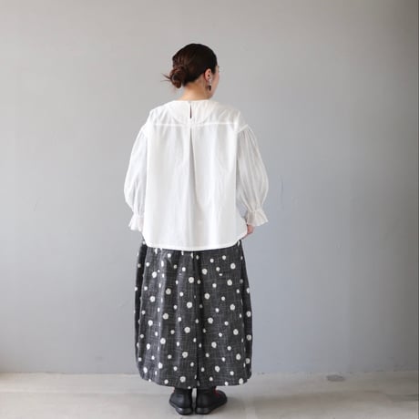 フリルそでの大人プルオーバー〈白〉【Fauna and Flora×ZIPANG】