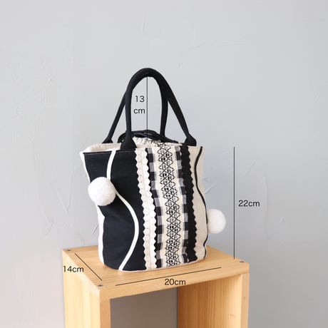 Pompom zomia drawstring bag〈ベーシック〉【TOMOO DESIGNS】