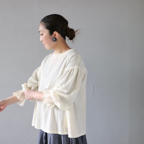 フリルそでの大人プルオーバー〈アイボリー〉【Fauna and Flora×ZIPANG】