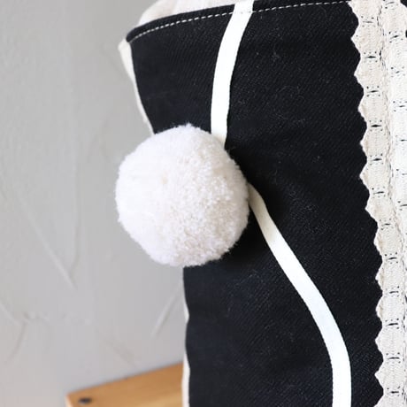 Pompom zomia drawstring bag〈ベーシック〉【TOMOO DESIGNS】