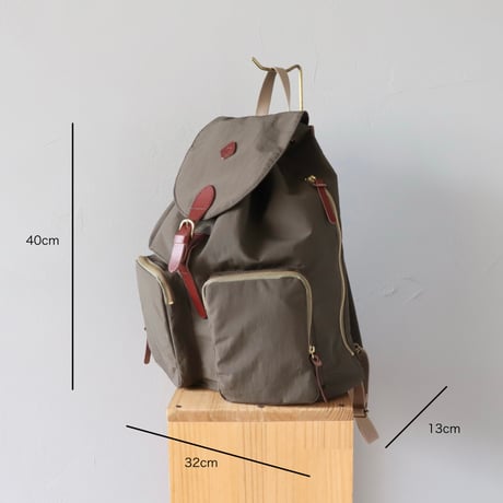 CLEDRANのナイロンリュック〈オリーブ〉