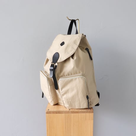 CLEDRANのナイロンリュック〈サンド〉