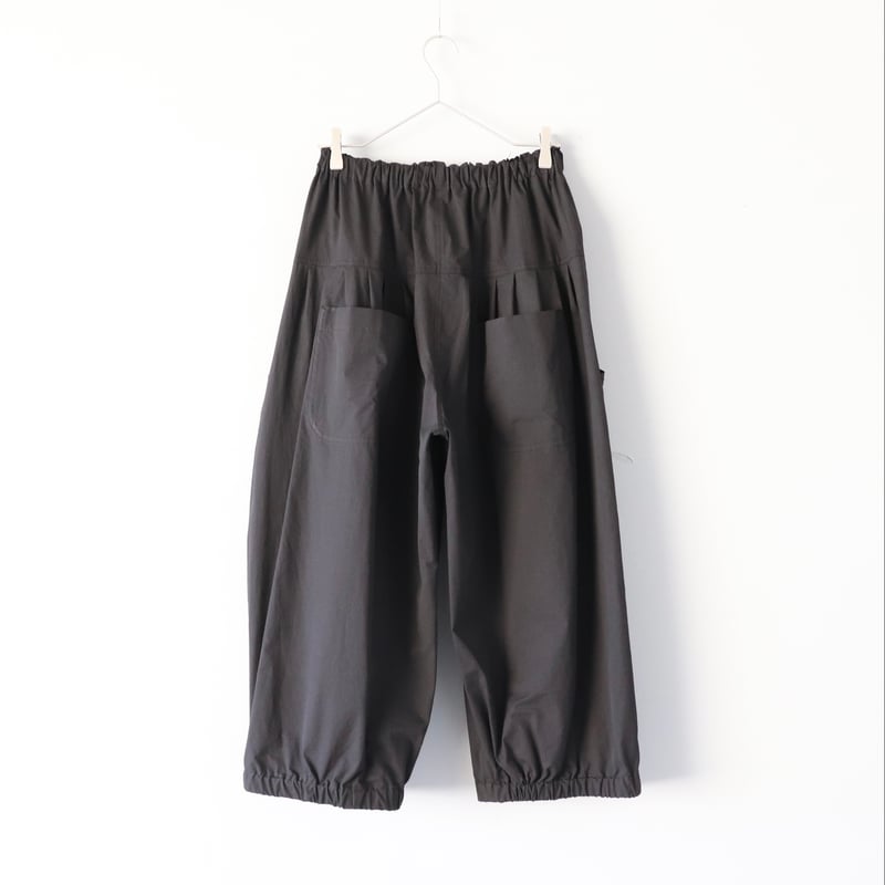 クラージュさんにつくってもらったタックワイドパンツ〈くろ〉 | ZIPANG(じぱんぐ) クラージュさんにつくってもらったタックワイドパンツ〈くろ〉 | ZIPANG(じぱんぐ)