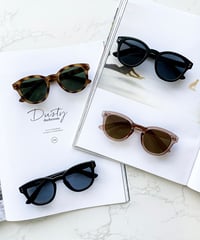 【色: レッド】70's DESIGN OVAL SUNGLASS(デザインオー