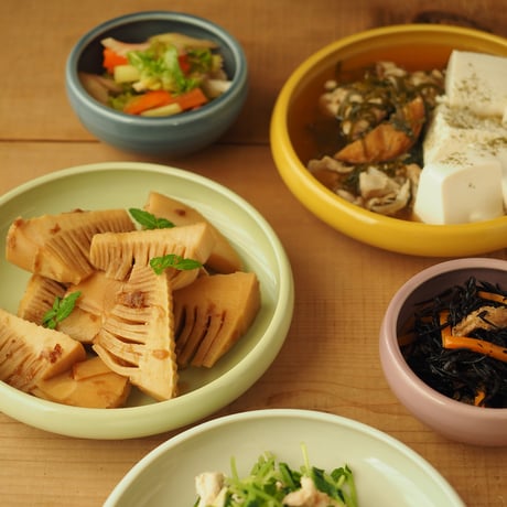 【M045gr】パンとごはんと... たべやすい器 PLATE M きみどり