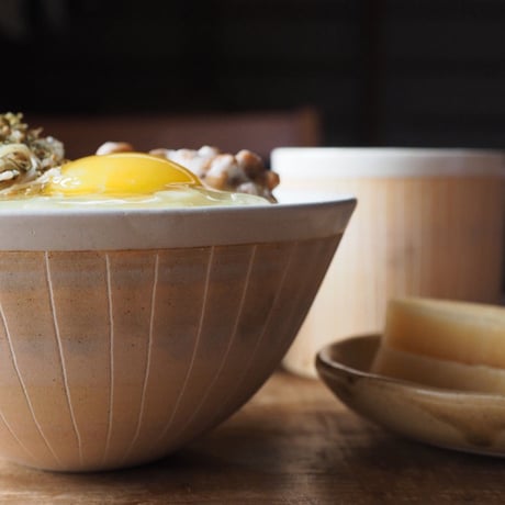 生産終了商品のため在庫限り【M011cr】パンとごはんと...  掻き落としの陶器 BOWL cream
