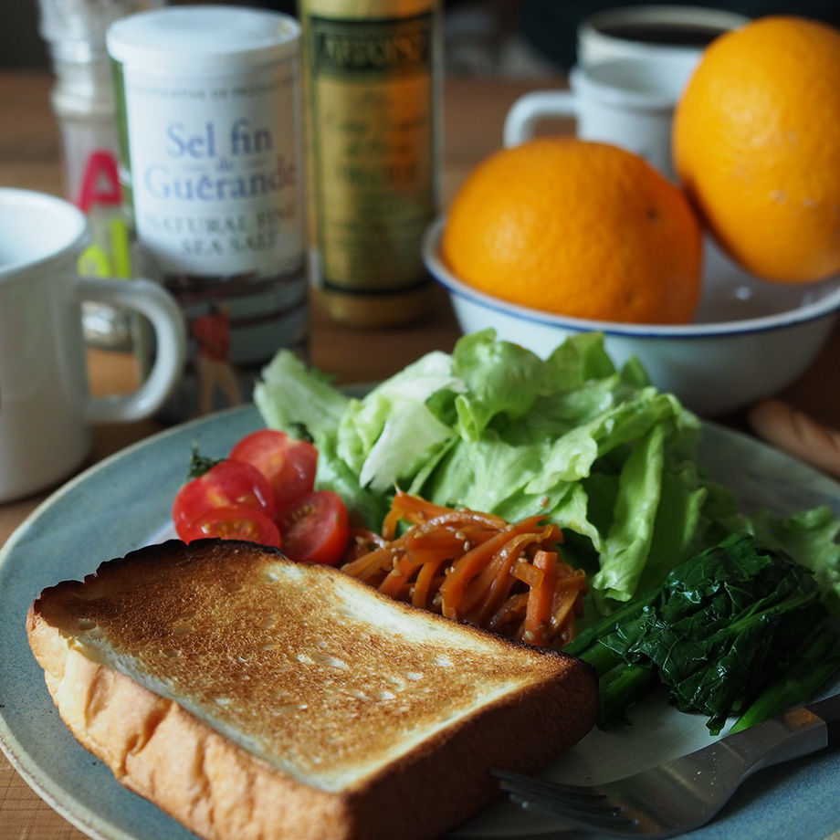 アスティエ　ホワイトプレート 金色の縁取り アスティエ ホワイトプレート 金色の縁取り 金色の縁取り