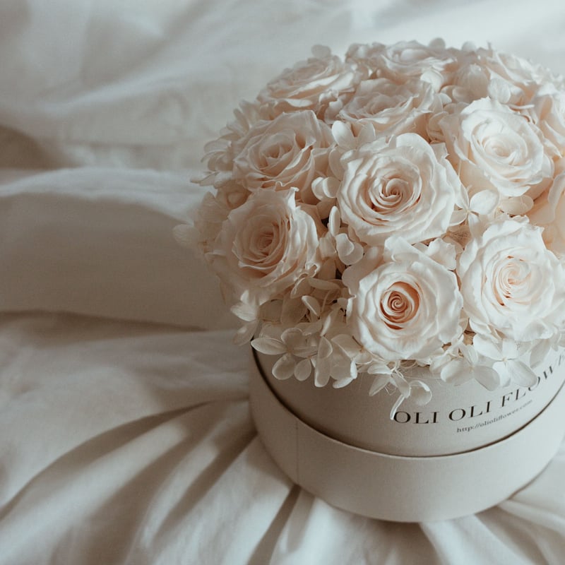 ダズンローズボックスantique white | OLIOLI FLOWER