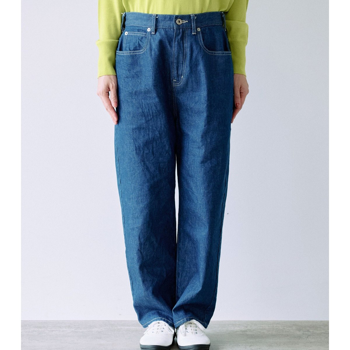 新品タグ付　yuni コットン/リネン デニム テーパードパンツ yuni（ユニ ）の「コットン/リネン denim gum tuck パンツ