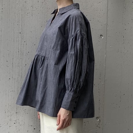 UNIVERSAL TISSU／ユニヴァーサルティシュ　ナチュラルタイプライター   スキッパー ブラウス
