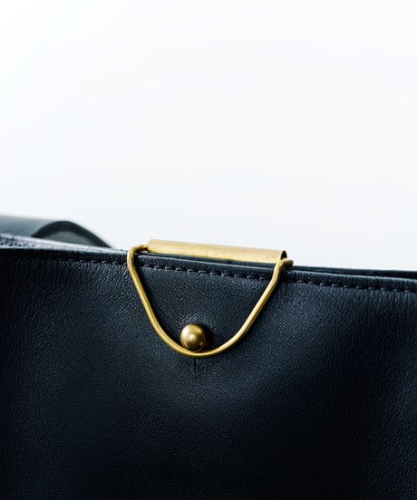 Leather clip compact shoulder bag