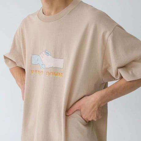 FIRST DOWN S/S Tee #1 by Lee Qura (Black, Sand Beige)｜ファーストダウン S/S ティー #1 by リー クラ（ブラック/サンドベージュ）
