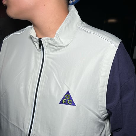 AFC △ One Point Embroidery Nylon Track Vest｜AFC △ ワンポイント エンブロイダリー ナイロン トラックベスト