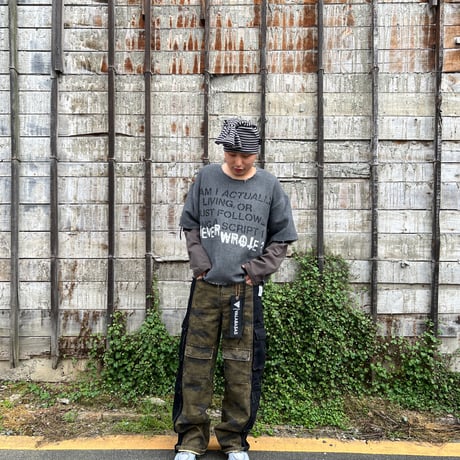 VALABASAS SCRIPTED LONGSLEEVE (GREY) | バラバサス スクリプティッド ロングスリーブ (グレー)