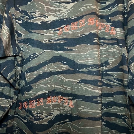 JOHN SOFIA “OLD ARCH” Camouflage LS Tee (Tiger, Realtree)｜ジョンソフィア “オールドアーチ” カモフラージュ ロングスリーブT