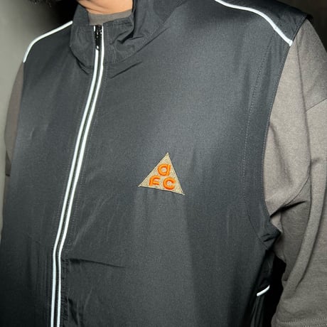 AFC △ One Point Embroidery Nylon Track Vest｜AFC △ ワンポイント エンブロイダリー ナイロン トラックベスト