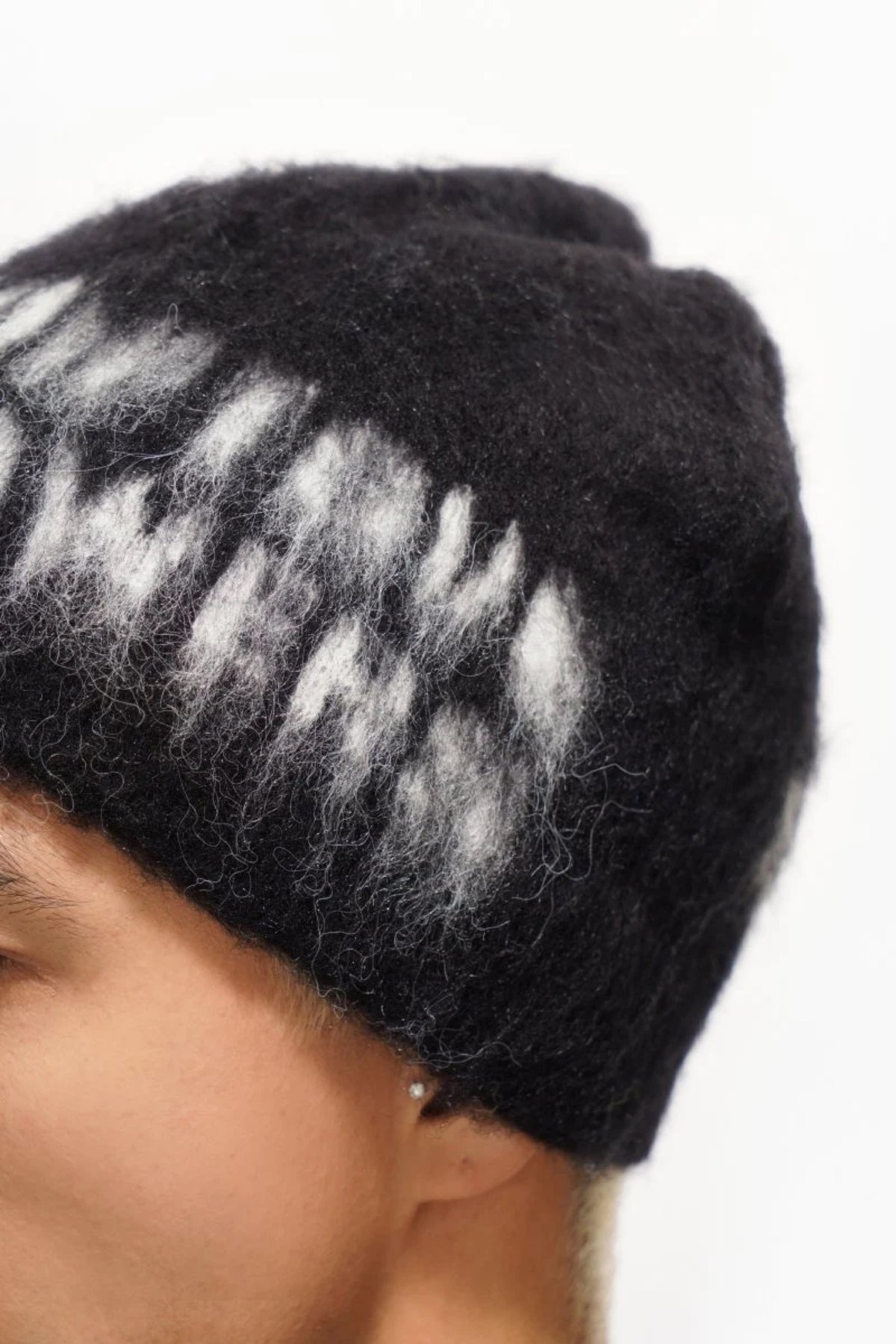 VALABASAS ZINNIA MOHAIR BEANIE (BLACK) | Attack
