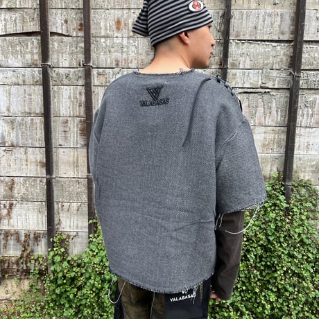 VALABASAS SCRIPTED LONGSLEEVE (GREY) | バラバサス スクリプティッド ロングスリーブ (グレー)