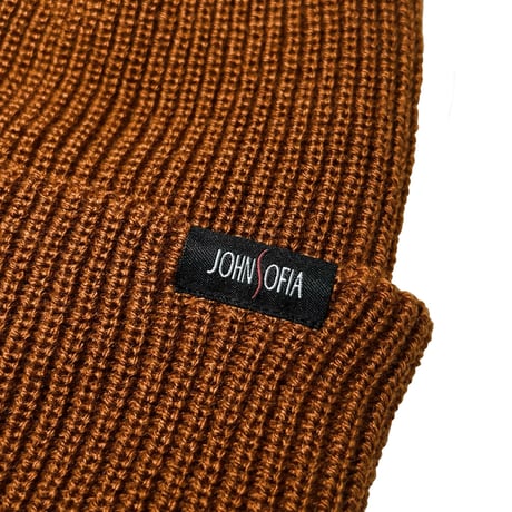 JOHN SOFIA Badge Logo Beanie (Caramel)｜ジョンソフィア バッジロゴ ビーニー（キャラメル）