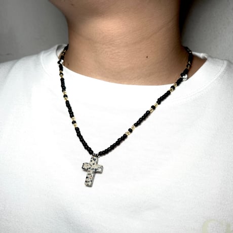JOHN SOFIA Stone Cross Beads Necklace (White)｜ジョンソフィア ストーンクロスビーズネックレス（ホワイト）