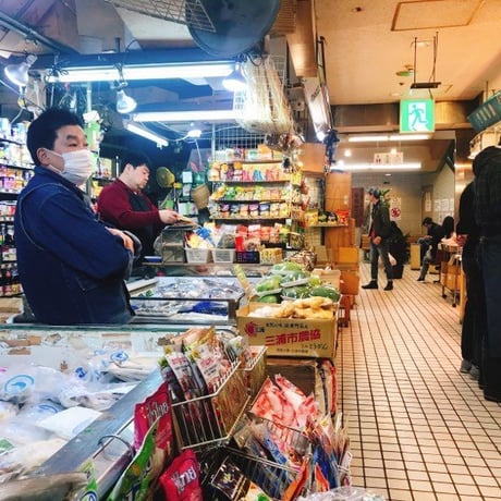 Walk, eat, and create food replicas in  Okachi-machi