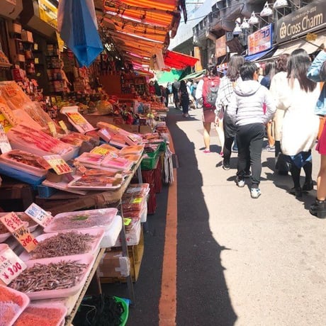 Walk, eat, and create food replicas in  Okachi-machi