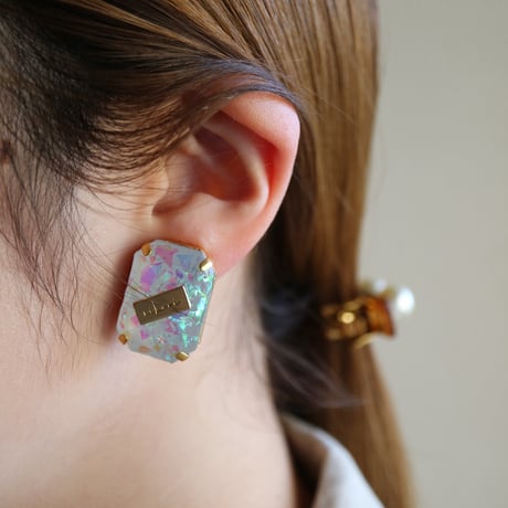 【nikori】　cubic hologram  ピアス