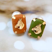 【nikori】　cubic horse　ピアス