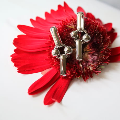 【nikori】　  cross swing earring