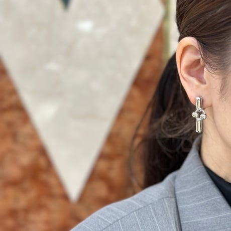 【nikori】　  cross swing pierce