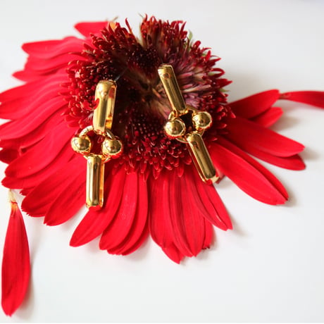 【nikori】　  cross swing pierce